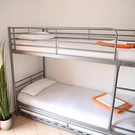 In Mit Terrasse, Grill Und Garten Apartment